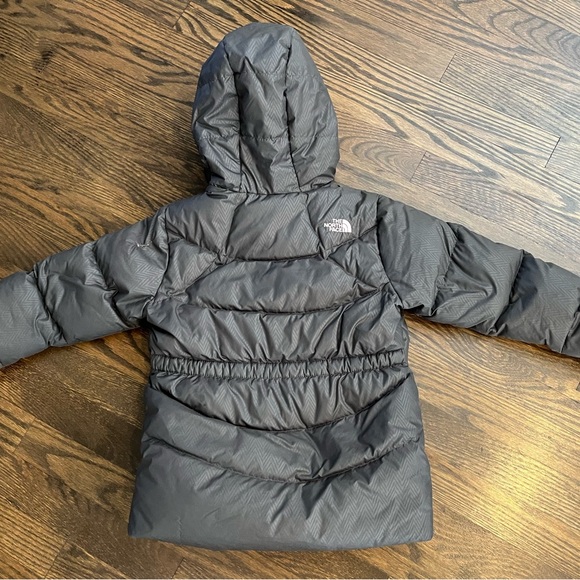 COPY - Kids North Face Down Winter Coat - Picture 4 of 8